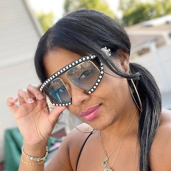 Gucci Hollywood Forever Faux Pearl Sunglasses - Picture 2 of 6